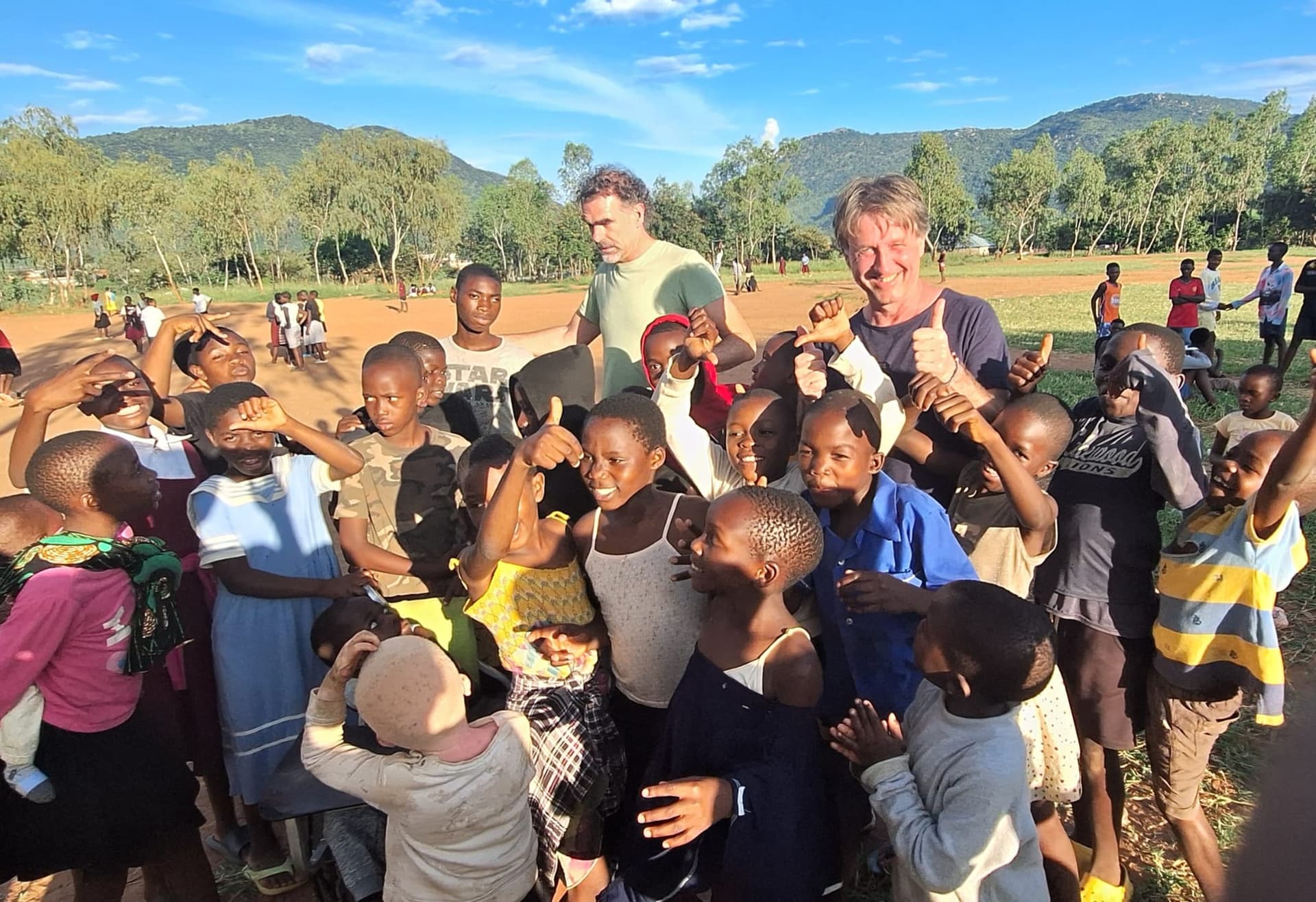 Close-up: blije jongeren na een training